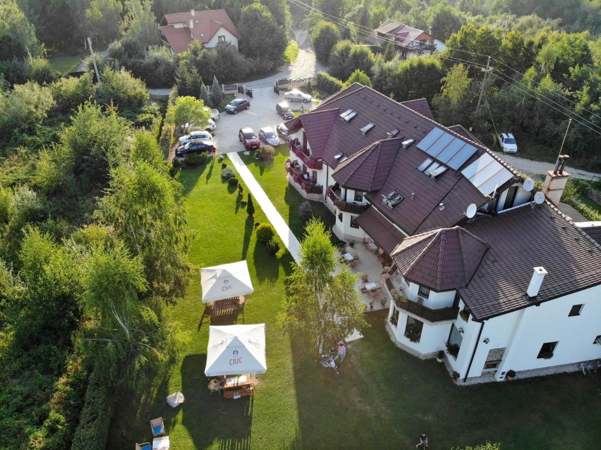 Natura Family Resort Avrig Exterior photo