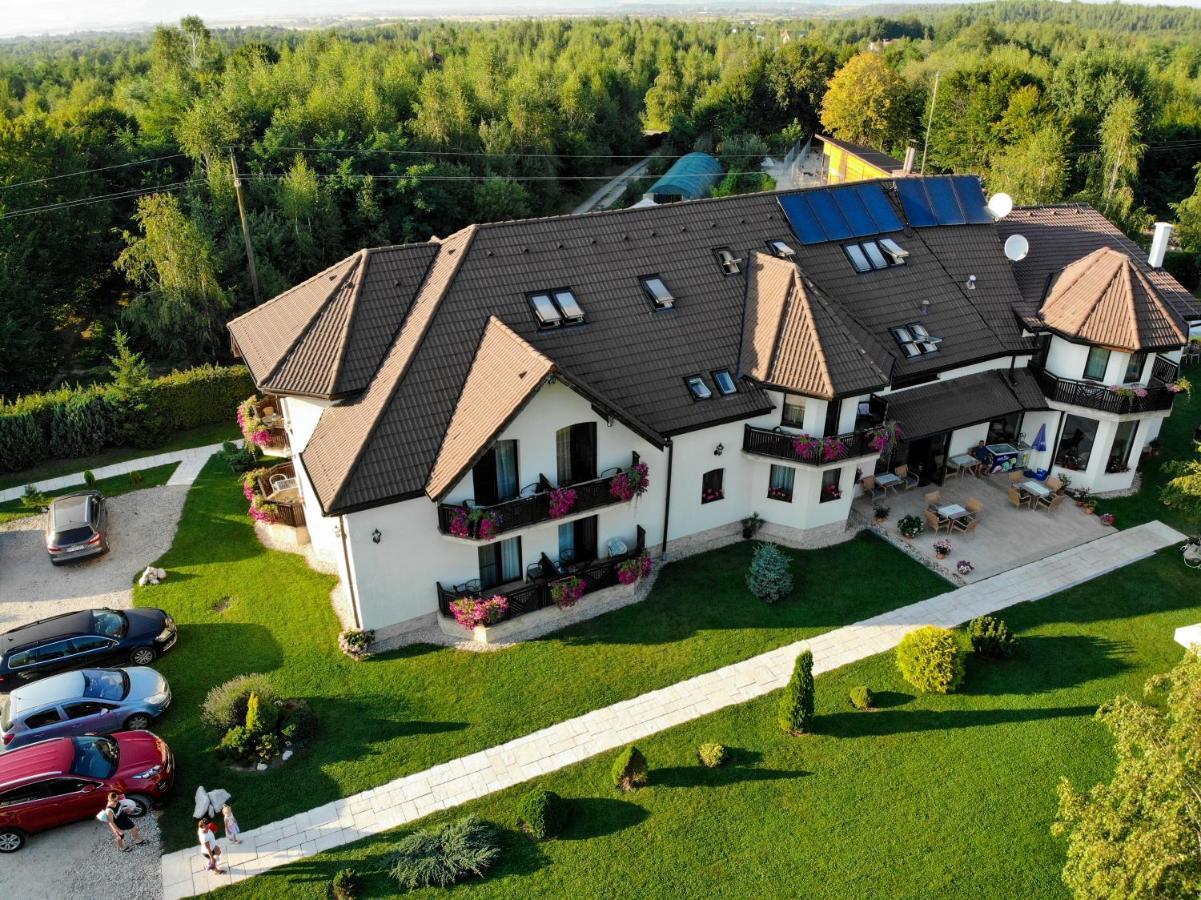 Natura Family Resort Avrig Exterior photo
