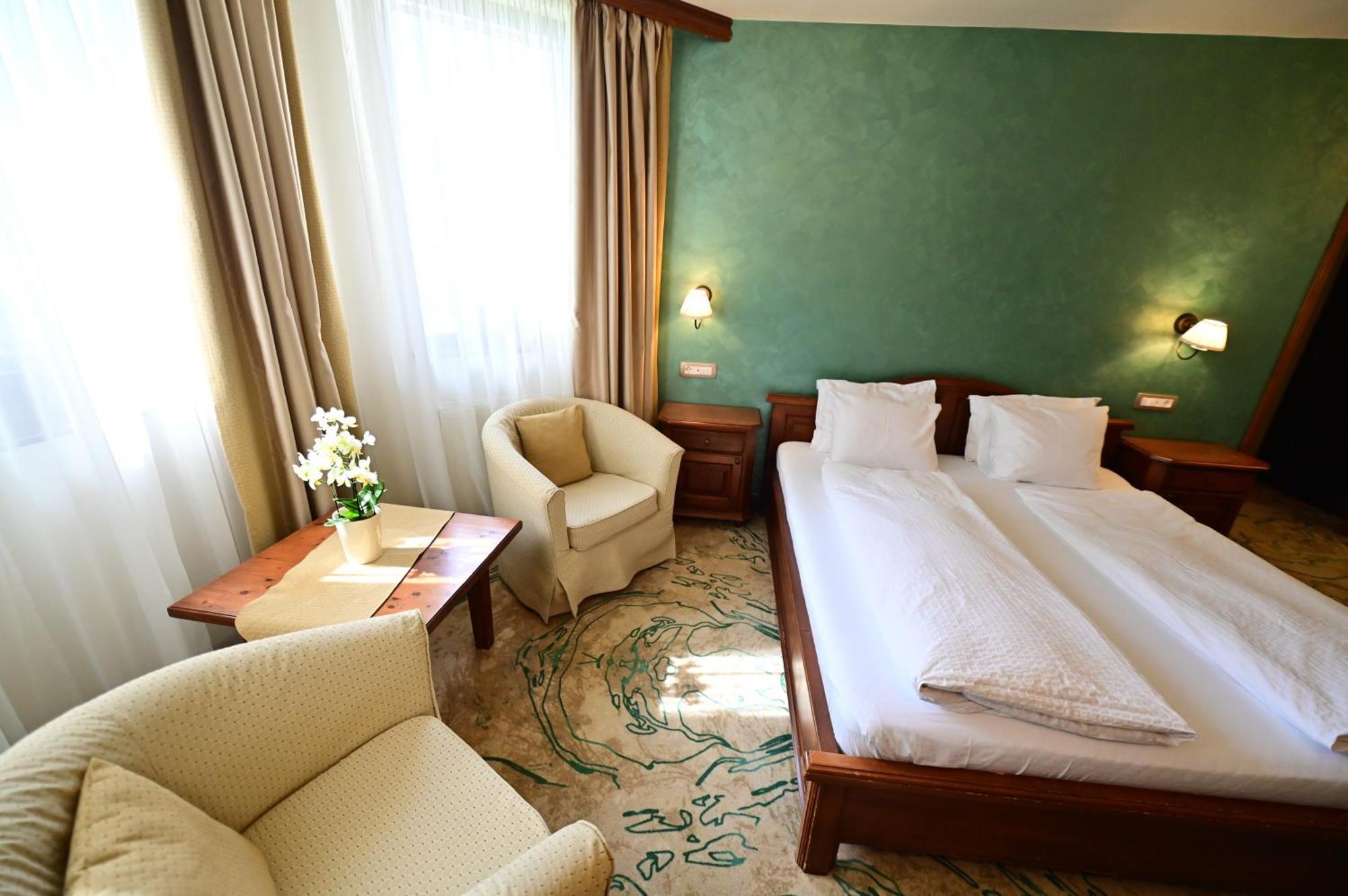 Natura Family Resort Avrig Exterior photo